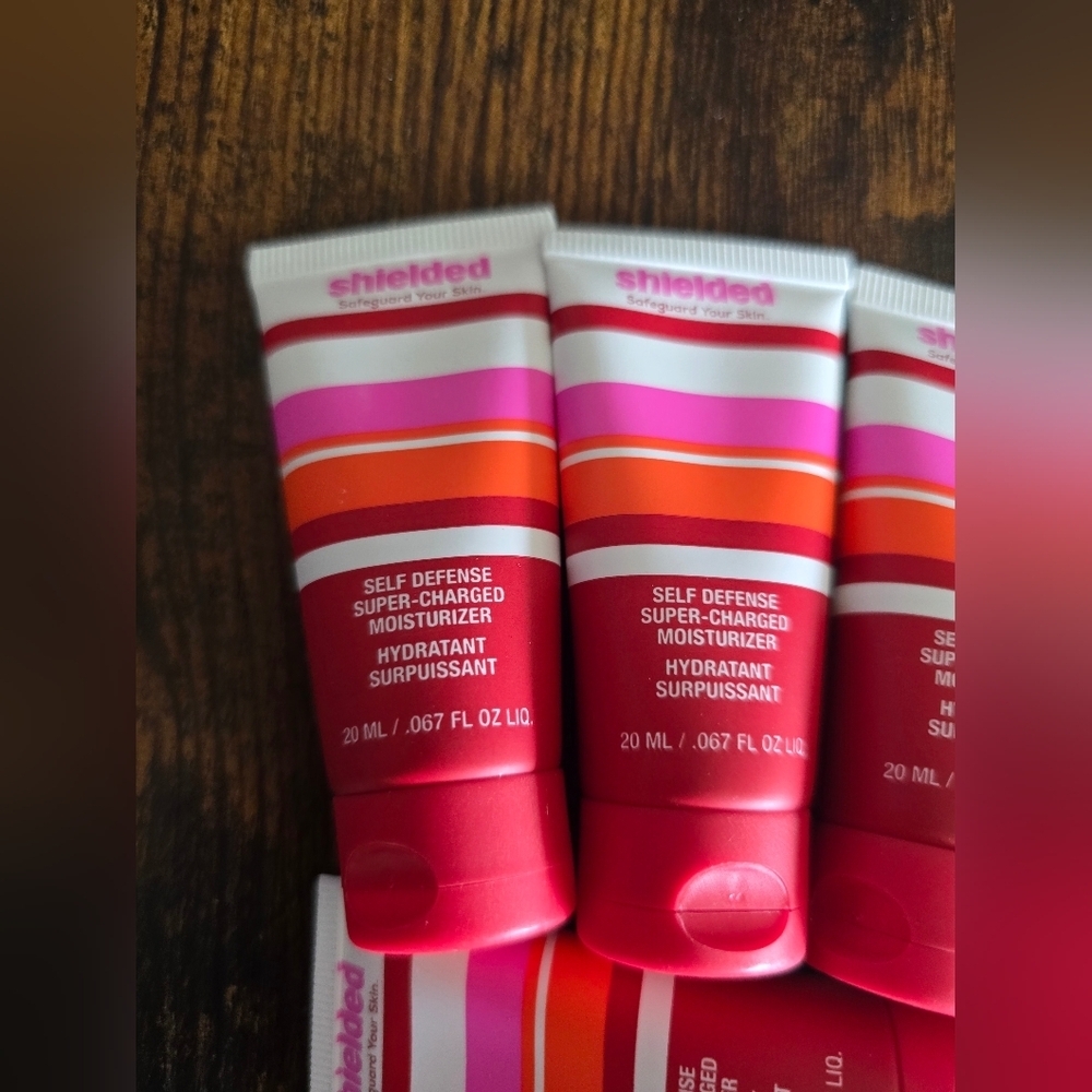 NEW! Shielded, Self Defense Super- Charged Moisturizer, 20ml Bundle of 4 - Picture 5 of 6